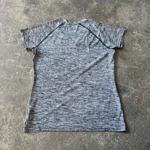 Under Armour Shirt Womens M Gray V Neck Heat Gear Athleisure Sports Active Top - Picture 4 of 9